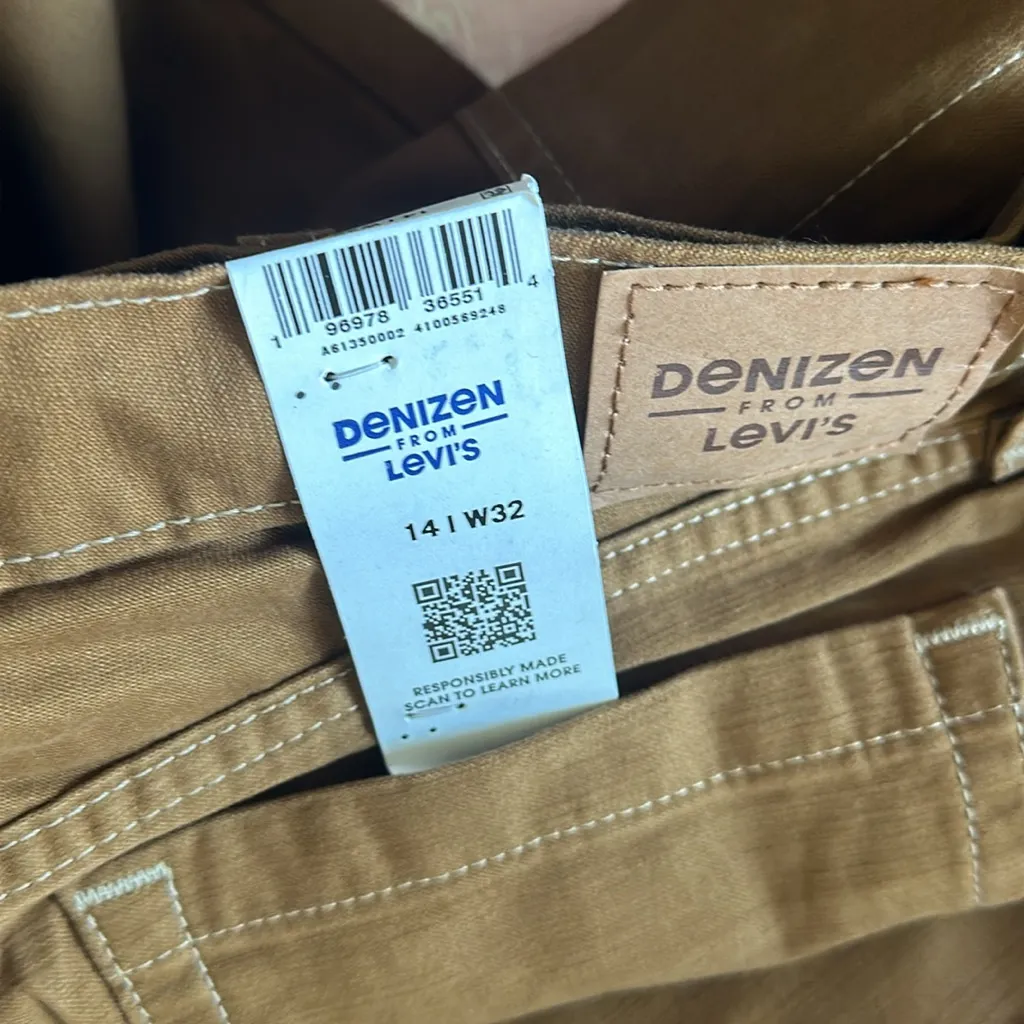 NWT DENIZEN® from Levi's®  Mid-Rise 90's Loose Straight Jeans Color Gold - Image 4