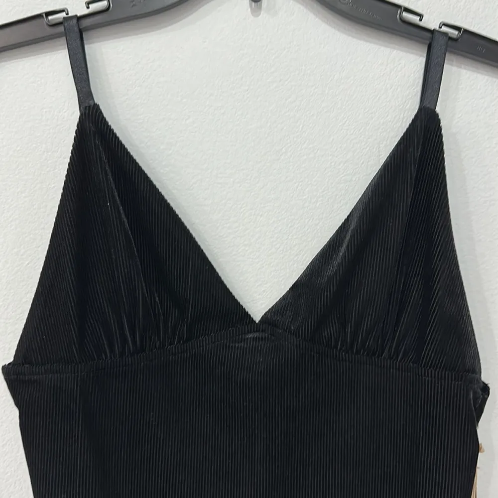 NWT Forever 21 V-Neck Spaghetti Strap Velvet Solid Black Bodysuit Sz Large - Image 7