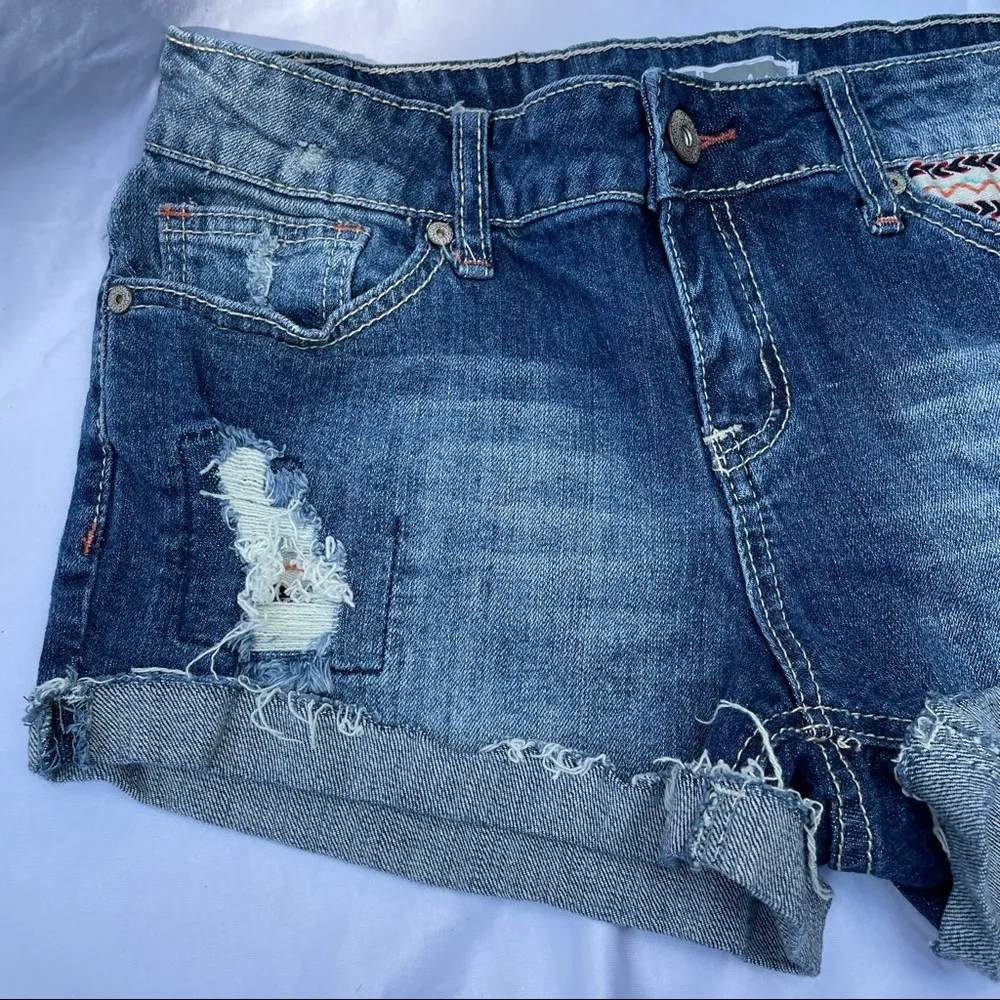 Soundgirl Distressed Aztec Boho Shorts - Image 9