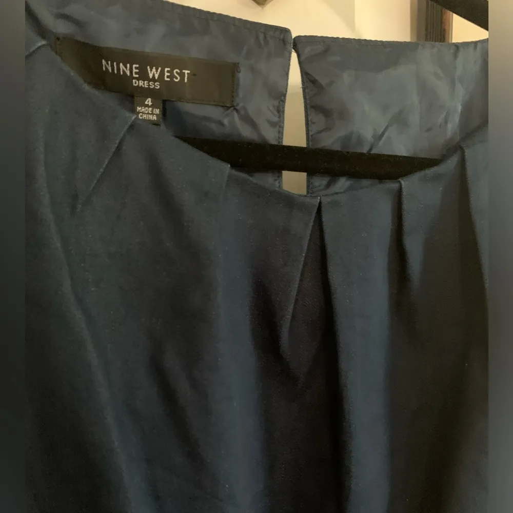 Nine West Deep Navy Blue Chambray Sheath Dress w/Pockets Sleeveless Women Sz 4 - Image 2