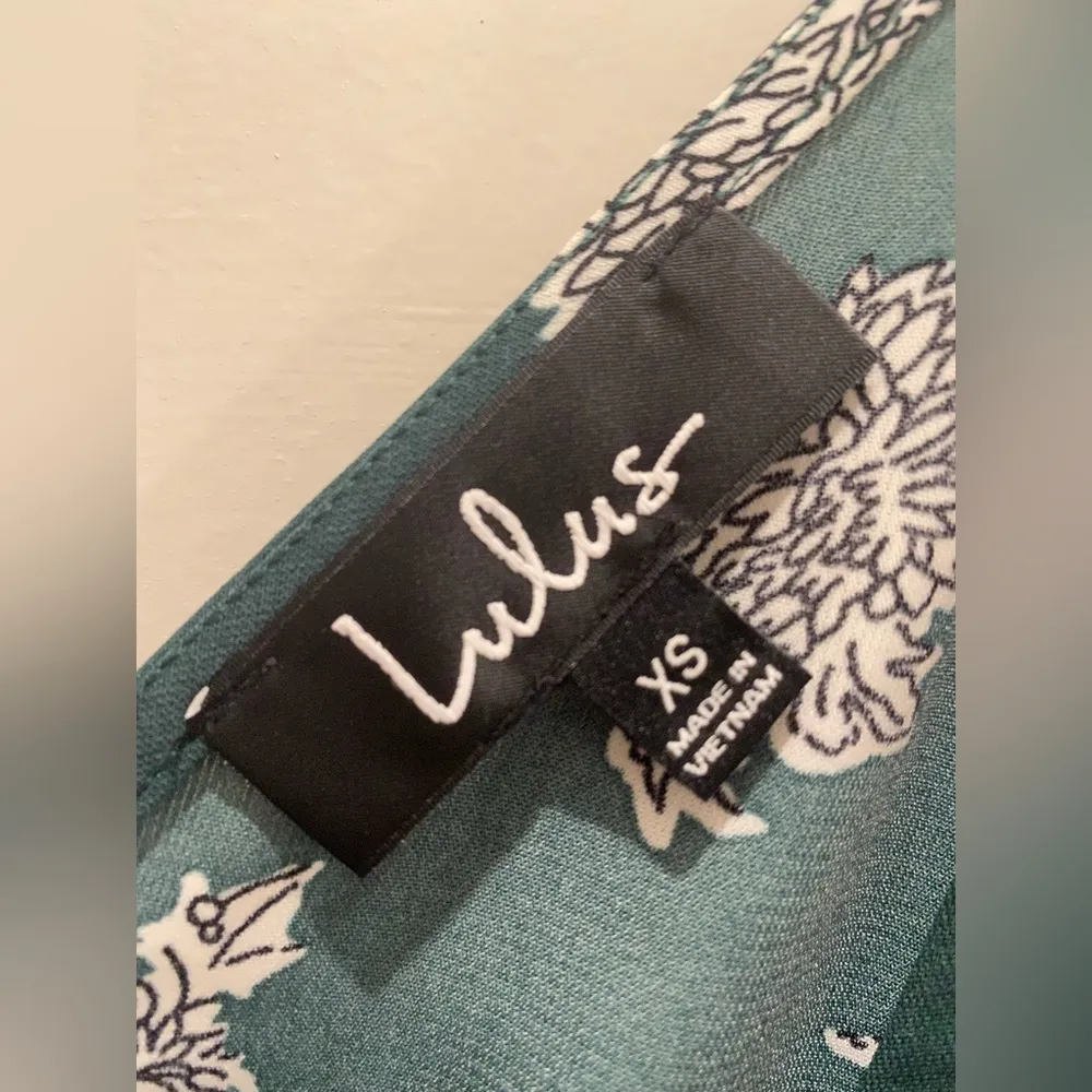 NWOT Lulu's Doyle Green & White Floral Printed Sleeveles Jumpsuit - XS - Image 8