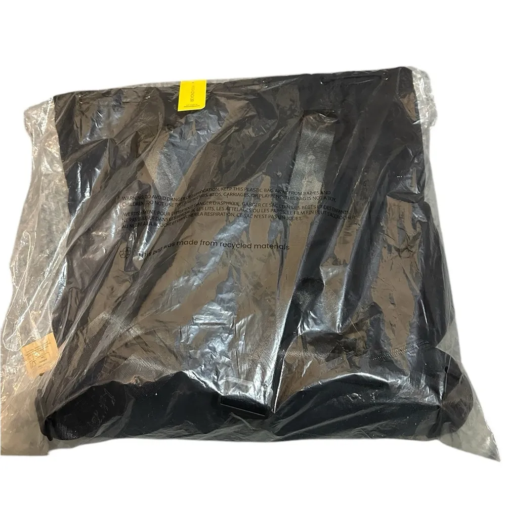 Beyond Yoga Convertible Black Gym Bag Backpack Tote Bag New With Tags NWT - Image 8