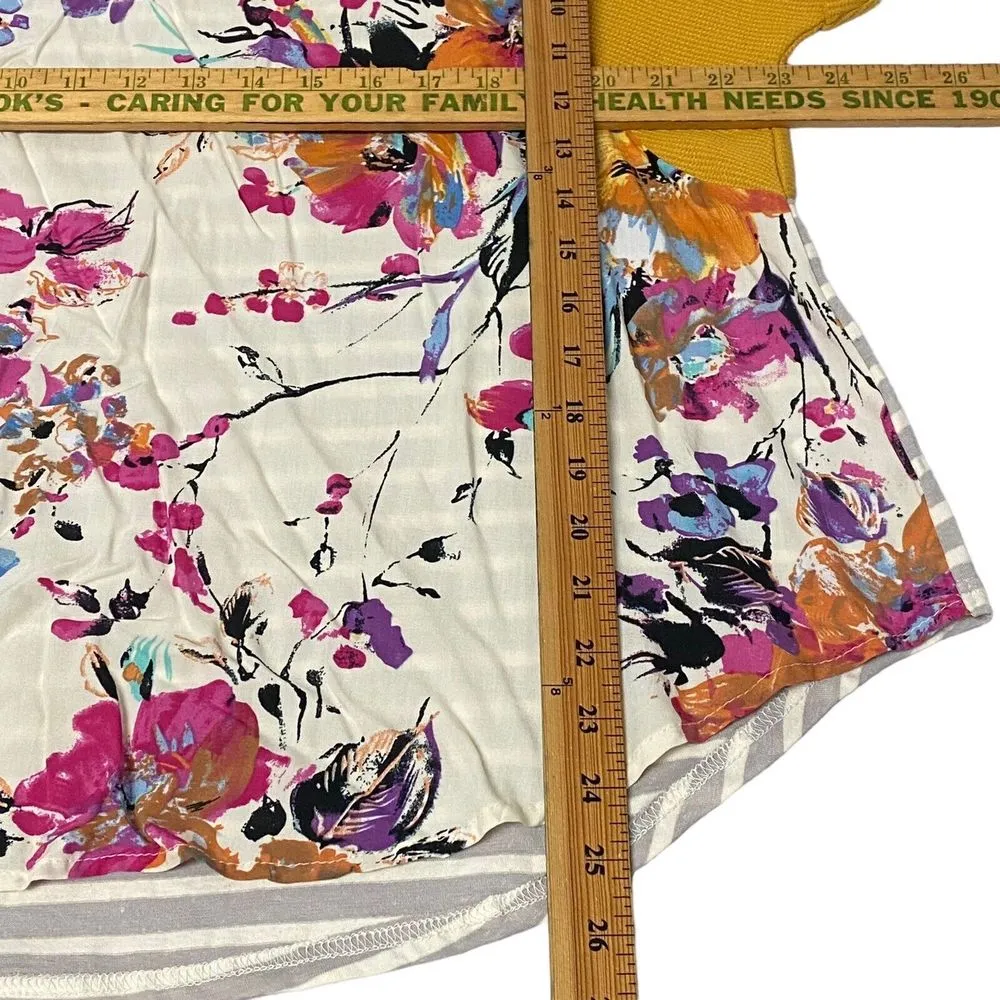 Umgee Mixed Fabric Print V-Neck Stripe & Floral Print Top Medium Boat Hem Knit - Image 11