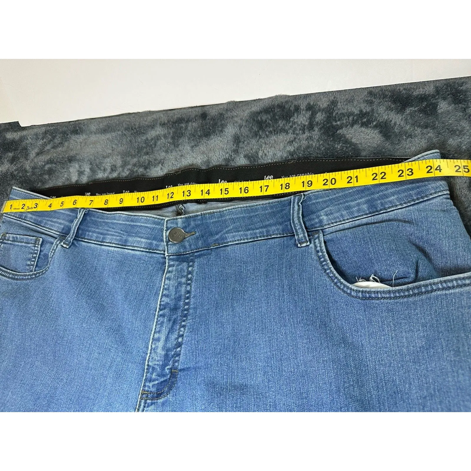 Riders by Lee Women's Classic Fit Bootcut Jeans in a light wash 26W - Image 6