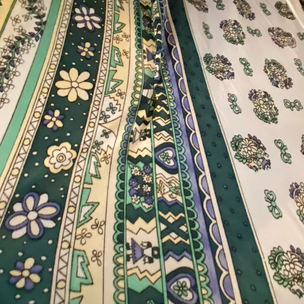 Vintage 60s 70s Miss Bernie’s Kaftan Sage Green Floral Bow print grandmacore Size undefined - Image 9