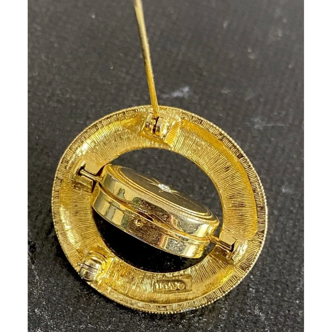 Vintage Avon Victorian Locket Celestial Star Vintage Brooch Gold Tone - Image 6