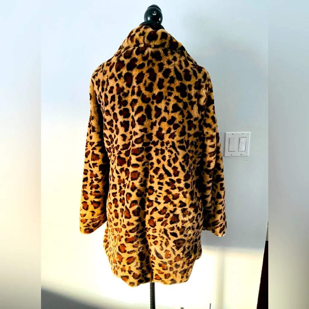 Nice soft warm faux fur jacket🐆 - Image 3