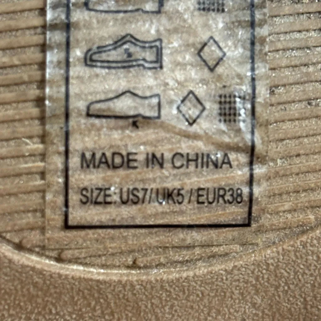 Qupid Tan Strappy Block 4” Heel sandals Size 7 - Image 9