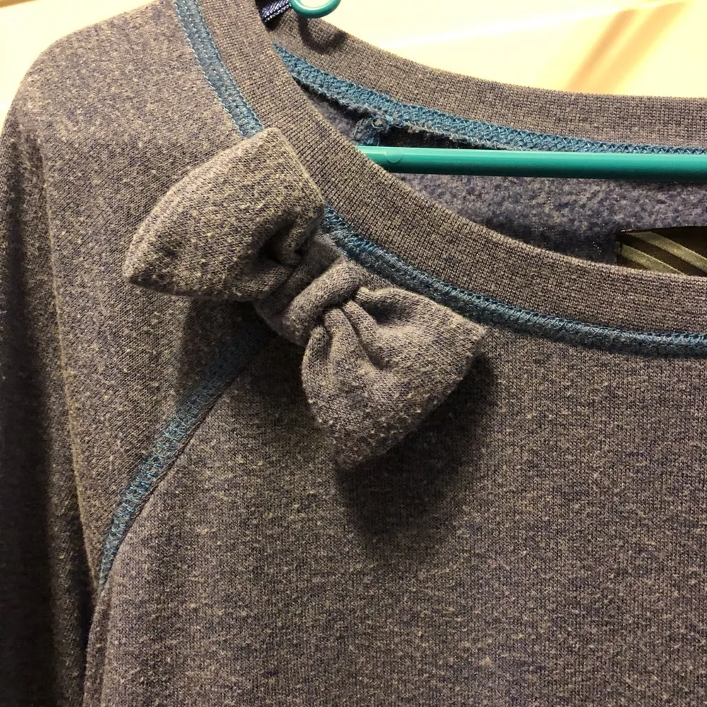 Blue Pullover Sweater Vans with Bow Blue Medium - Image 4