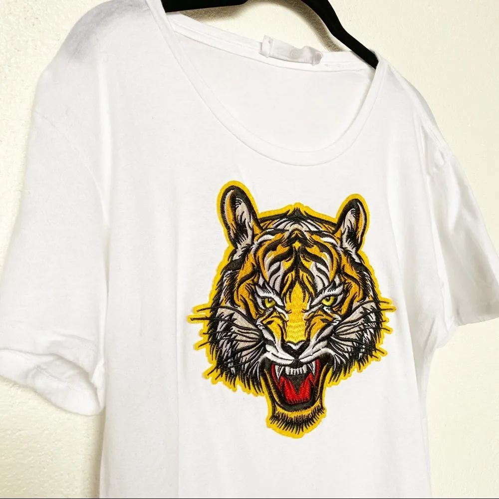 LF Stores Emma & Sam Tiger Patch Graphic Tee Size Small - Image 4