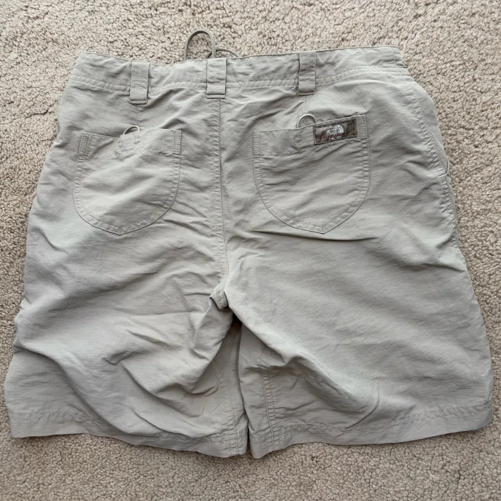 The TNF the north face khaki short hiking walking nylon 9 inch shorts size 4 - Image 5