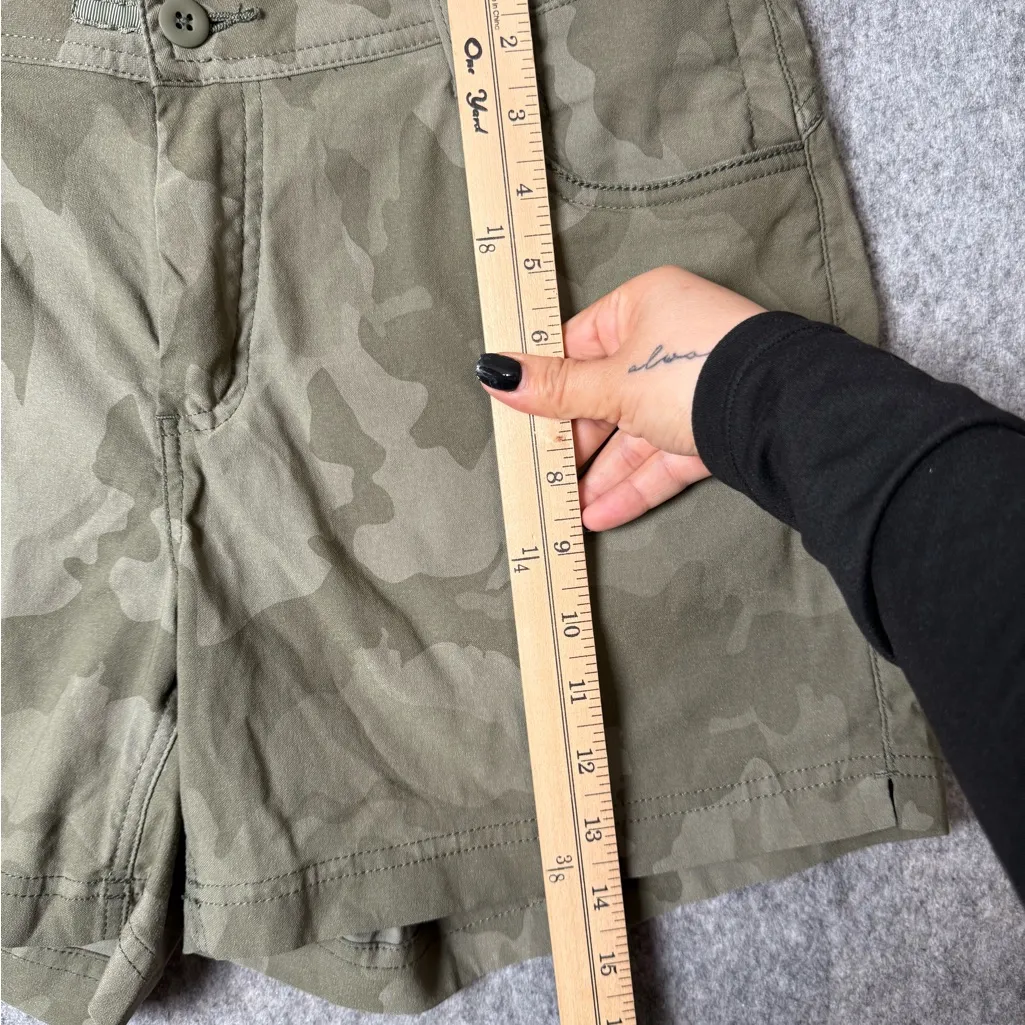 Prana Woman Size 12 standard Olive Camouflage outdoor Shorts - Image 3