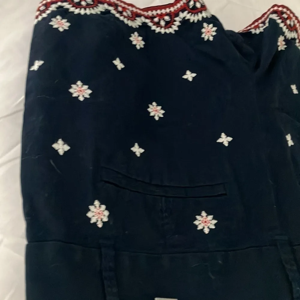 Loft  outlet- Navy red/white embroidered flower pattern- size 6 - Image 11