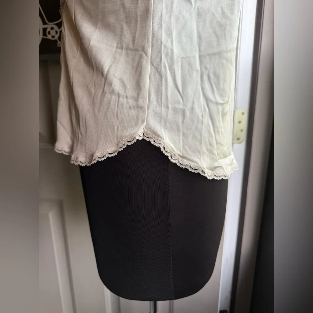 Vintage Maidenform Delectables nude lace rosebud cami, size 36 Tan - Image 8