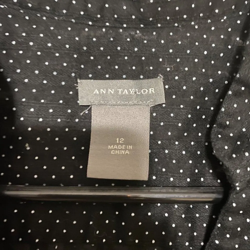 Ann Taylor black polka dot, shirt sleeve vneck blouse Size 12 - Image 3