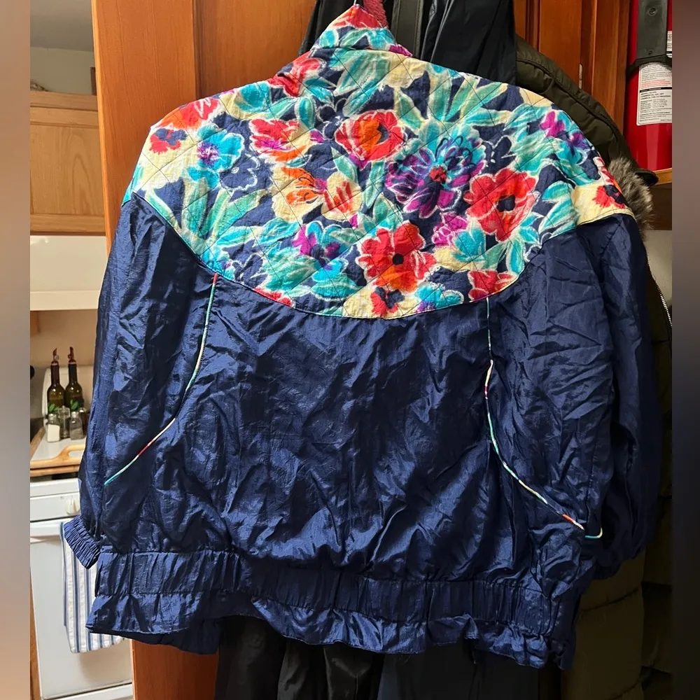 Vintage Windbreaker, Floral w Ruched Base, Blue, Lt, Size Medium Petite, PM - Image 4