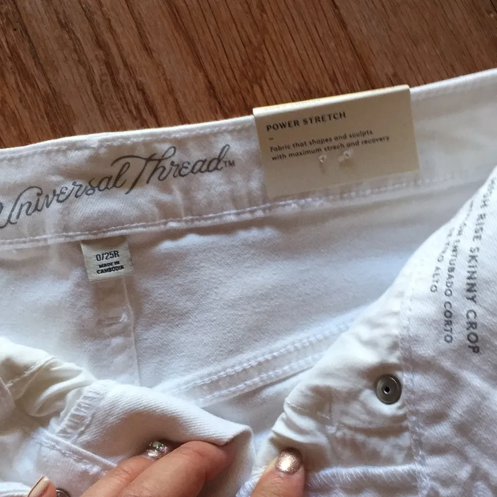 Universal Threads  skinny crop. Size 0 - Image 6