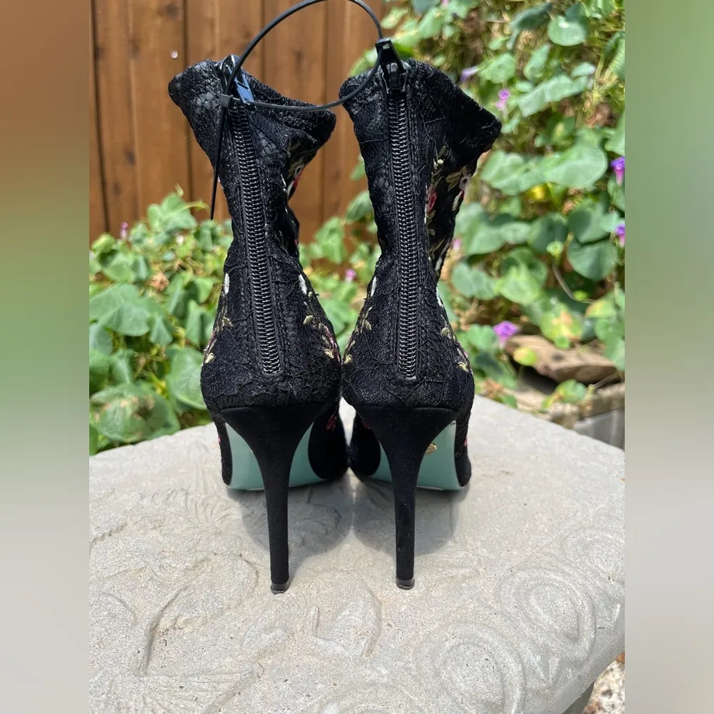 Blue by  Sb-Diem Ankle Bootie Pump Black Lace Floral Size 7 EUC - Image 5