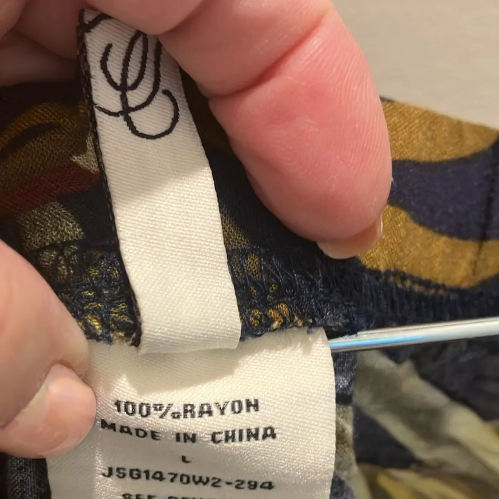 2fer spacegirly elastic waist Hawaii print with navy blue cold shoulder top LC Size undefined - Image 7