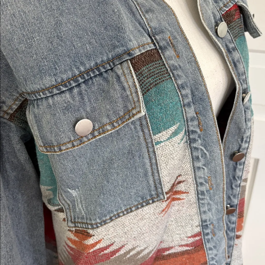 Denim Shacket Aztec Print Southwest Jacket Shirt size Medium Blue - Image 2