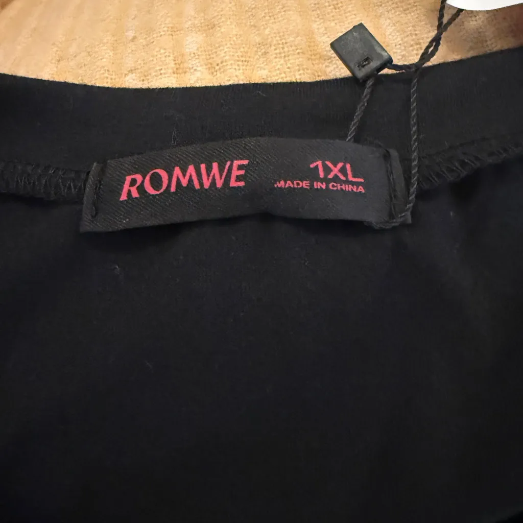 Romwe NWT Black Graphic T-Shirt with Astronaut Design - Image 4