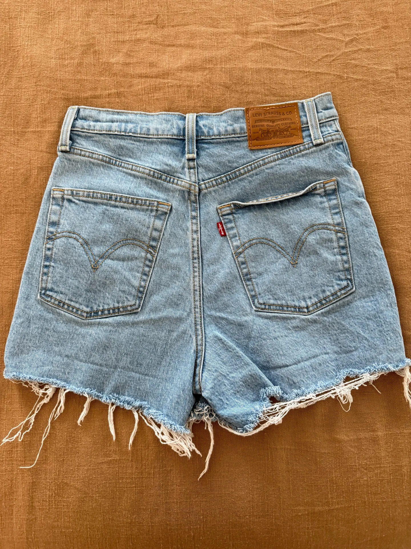 Levi’s Ribcage Jean Shorts - Image 2