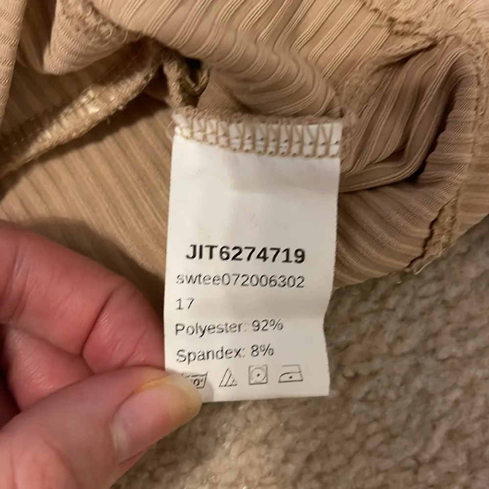 Beige long sleeve crop top - Image 4