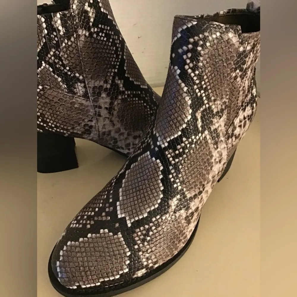 Blondo women snakeskin leather chelsea waterproof boots US 9.5 - Image 10