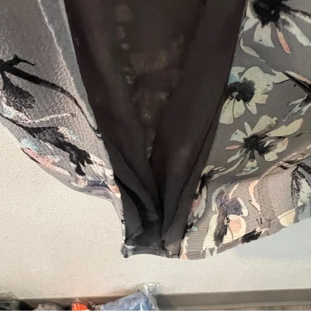 C&E Crepe Floral Flutter Sleeve Cold Shoulder V Back Tunic Dress Size‎ XS - Image 3