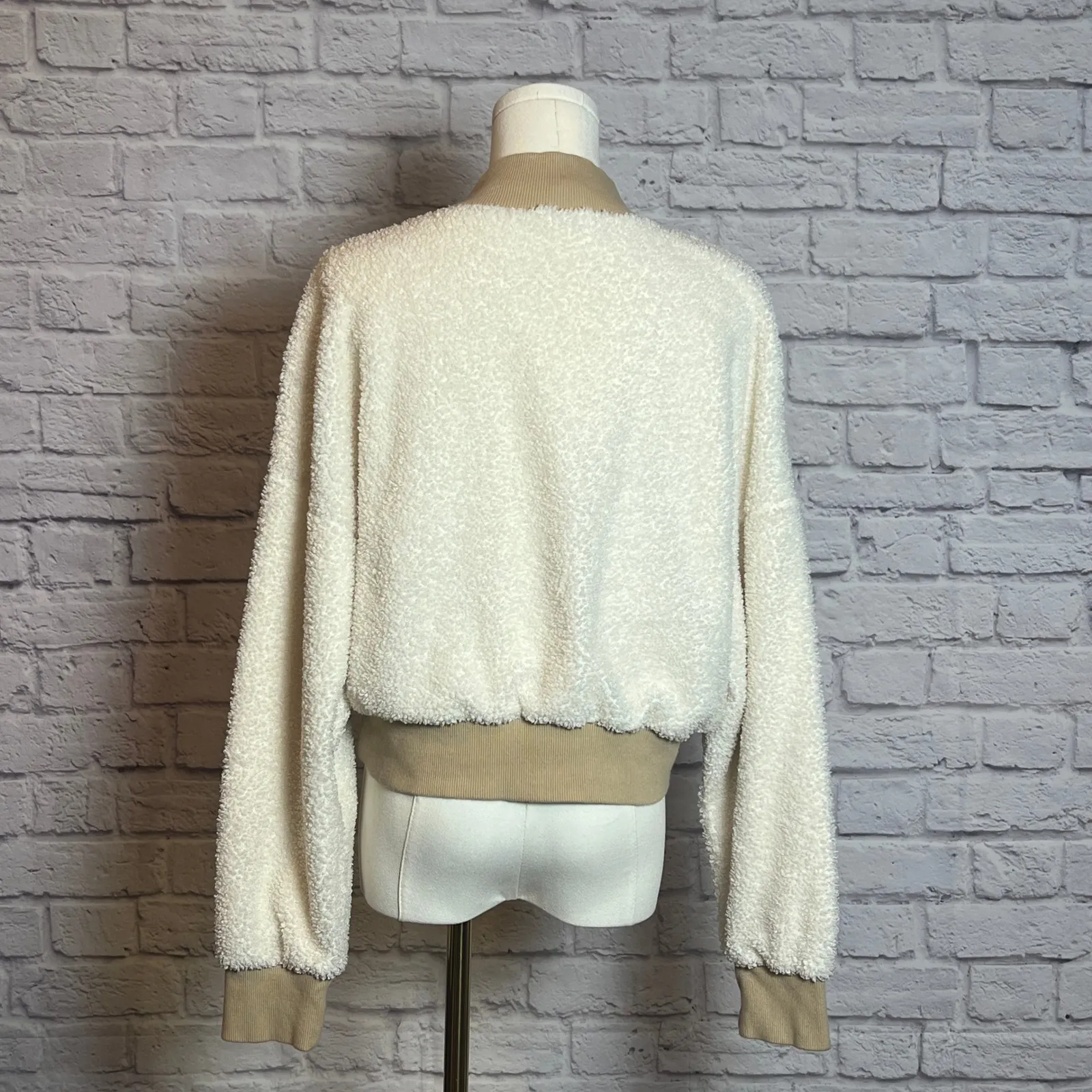 Fabletics Sherpa Fleece Pullover Sweatshirt Women's Medium Ivory Tan - Image 3