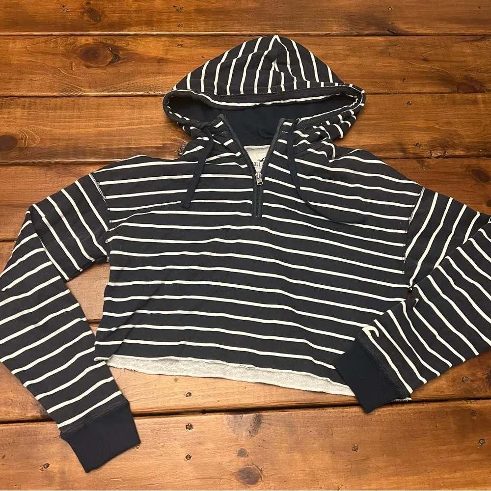Hollister cropped hoodie - Image 4