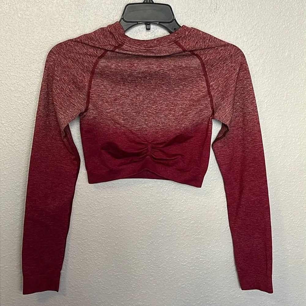 Gymshark Adapt Ombre Crop Top Size Small - Image 2