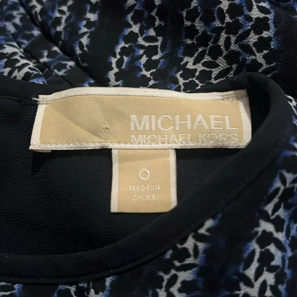 Michael Kors Burnell Smocked Georgette Dress in Navy, Size 0 EXCELLENT $160 - Image 15