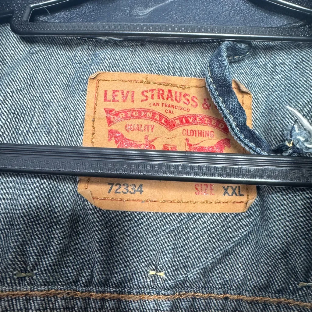 Levi's denim jacket customized  with leather yokes, studs, and fringes size XXL - Image 4