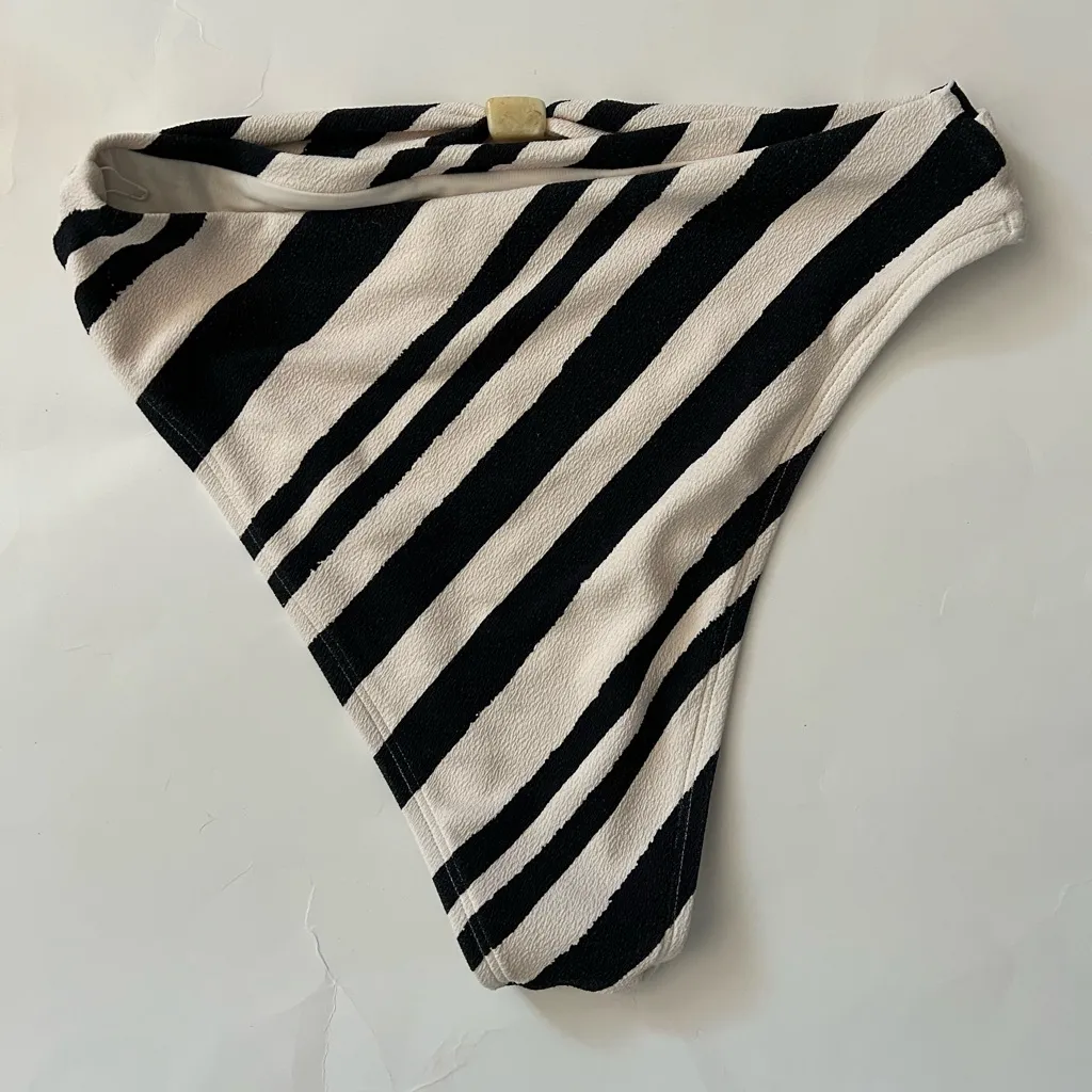 Vitamin A Terra High Waist Bottom - Sandbar Stripe Crepe Texture sz M - Image 8