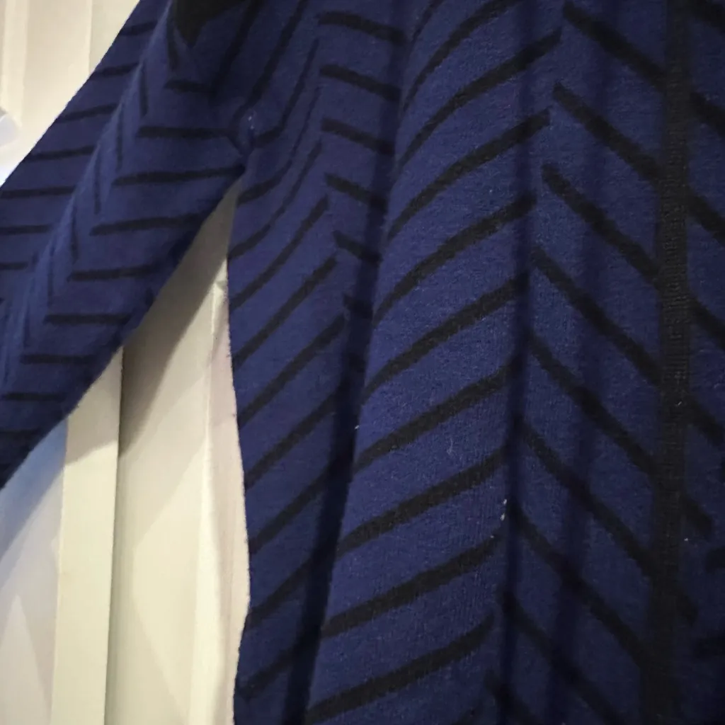 Liz Claiborne Cozy Black and Blue Sweater - Image 2