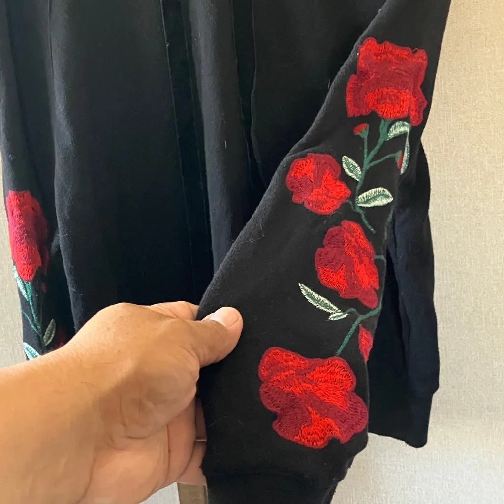 Essue Classic Black Knit hoodie medium - Image 9