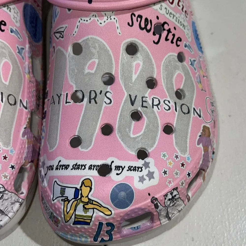 Taylor Swift Women’s Pink Graphic Slippers Hipposfashion size 41 - Image 11