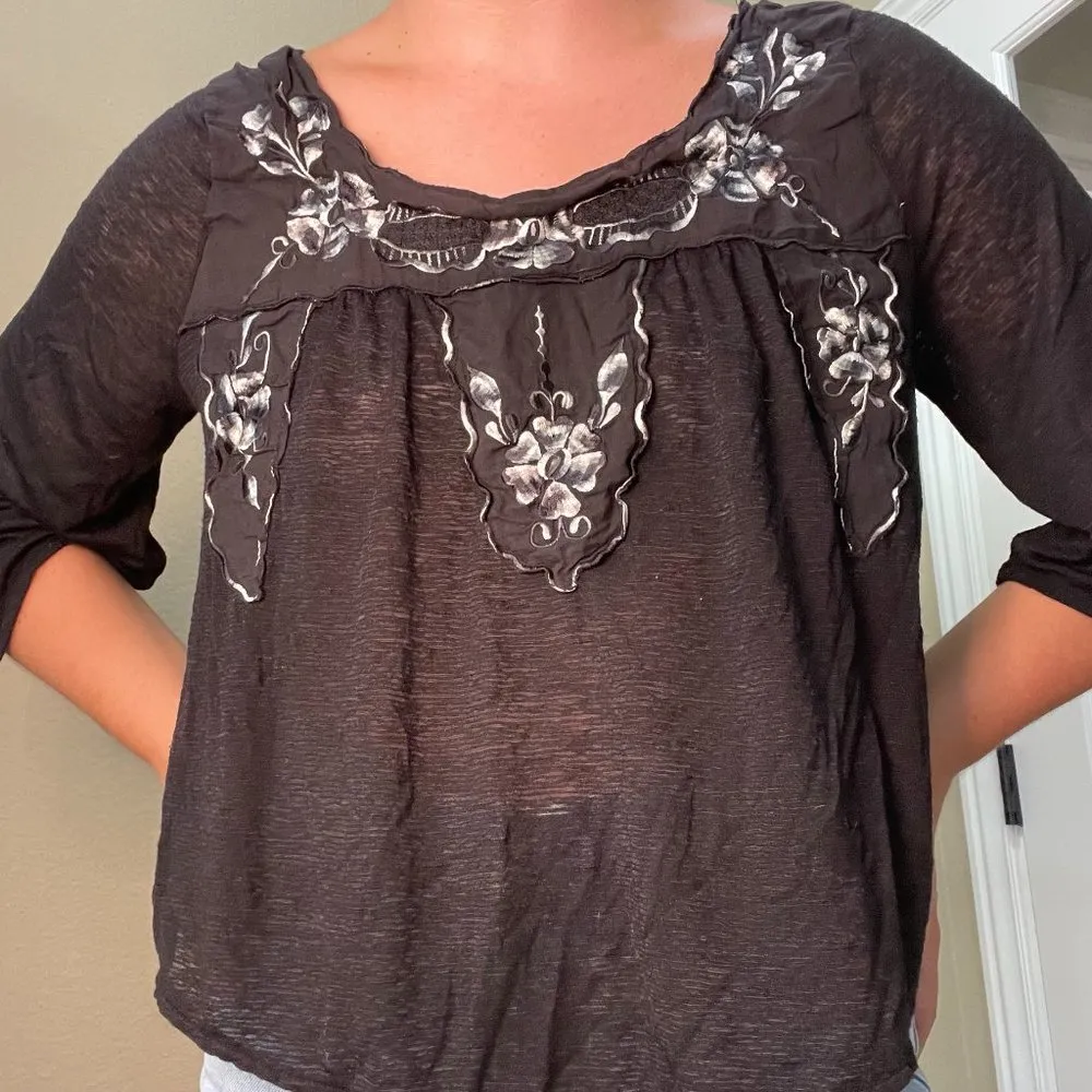 FREE PEOPLE Embroidered Flowy Top - size small - Image 2