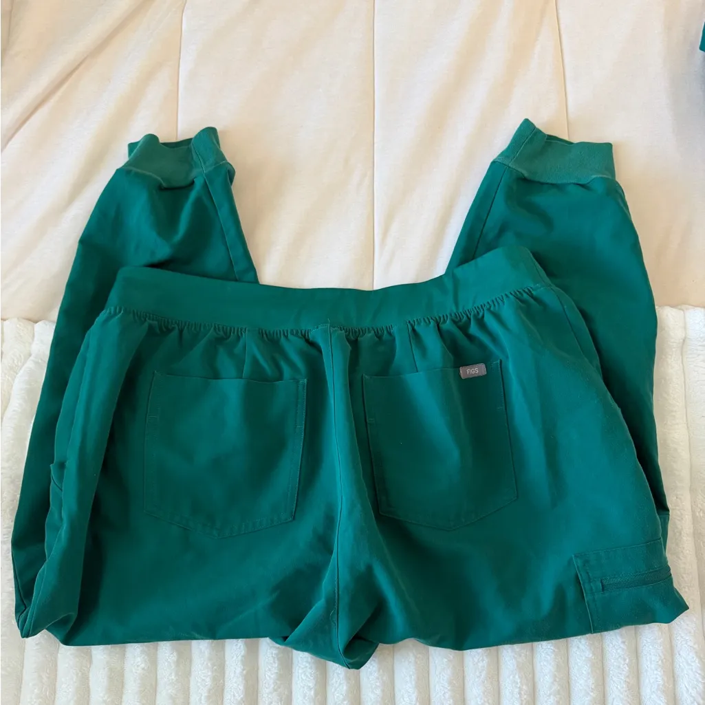 Figs Teal Sleeveless Top and Joggers Scrub Set - Image 6