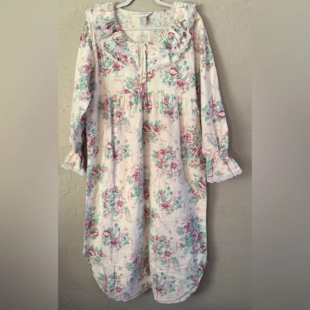 Vintage M PARTNERS Floral Flannel Nightgown 100% Cotton Lace Trim Long Sleeve L Pink Size L - Image 2