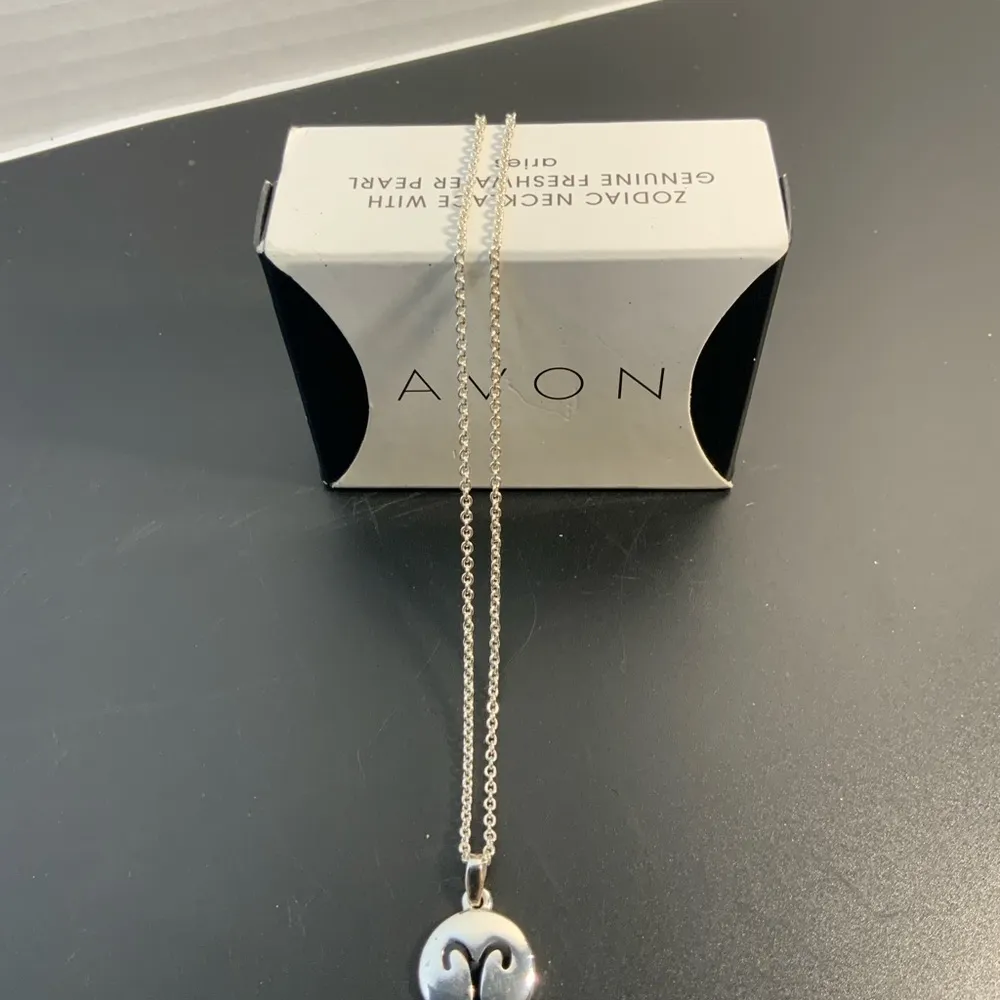 Avon NRT zodiac Aries necklace silver tone w/genuine freshwater Pearl 16” - Image 4