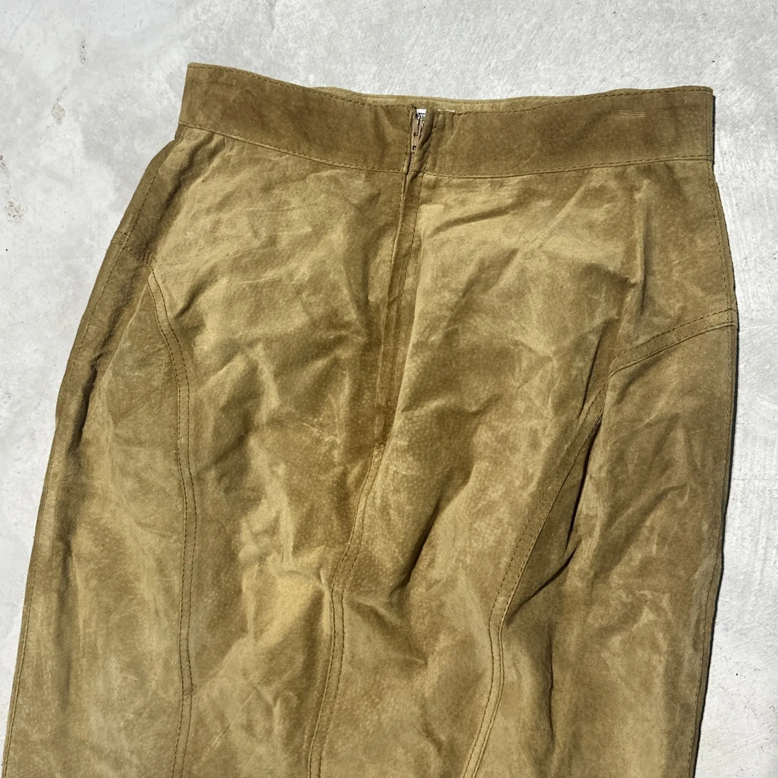 Vintage Gucci Suede Leather Skirt Made In Italy SZ 44 Brown Classy 1980s - Image 2