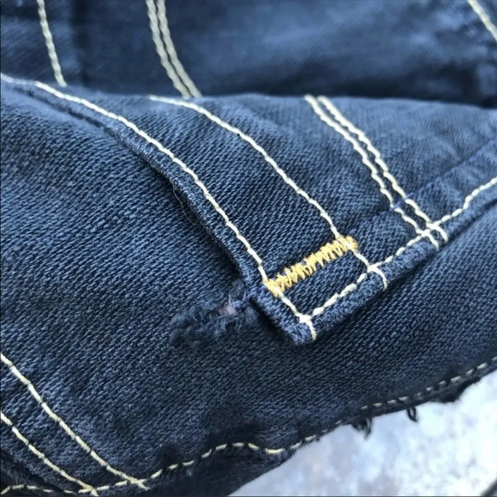 Levi’s Silver Tab Distressed High Waist Cut Off Jean Shorts Sz 31 - Image 5