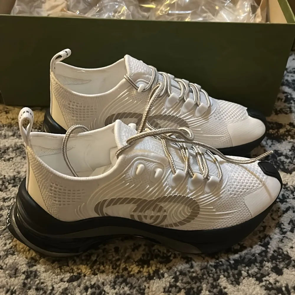 Gucci Run GG Sneaker White Grey Black - Image 4