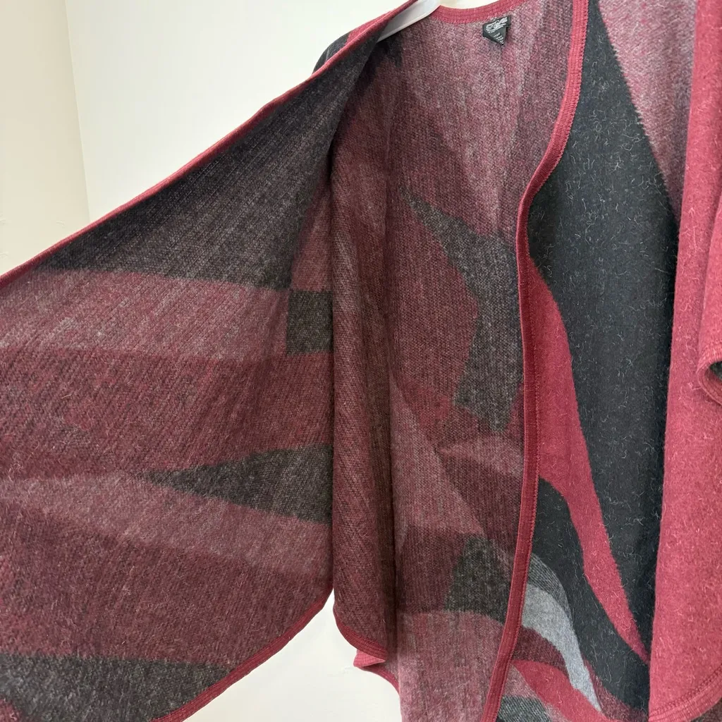 Roffe Accessories Ruana/Wrap one Size Geometric Print - Image 4