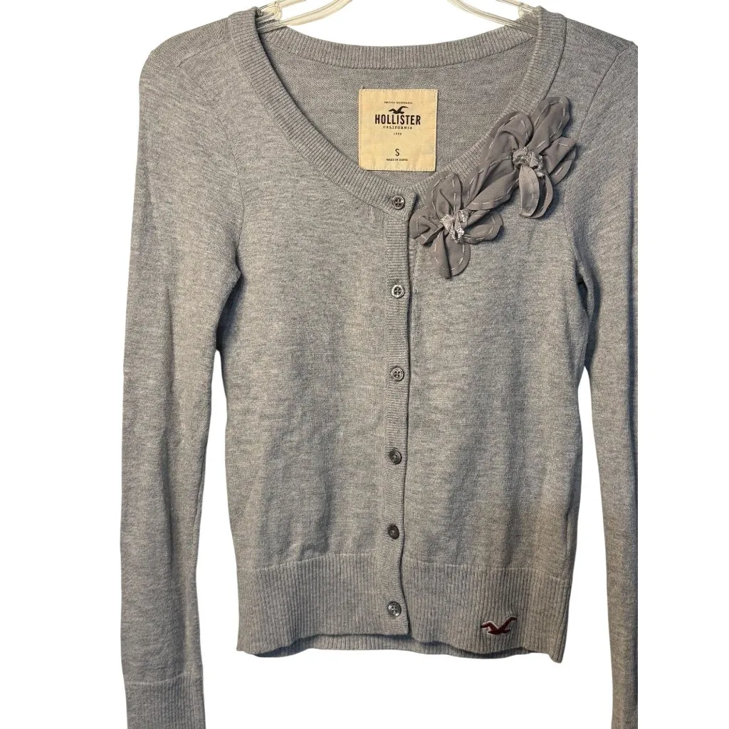 VTG Y2K Hollister Womens Small Gray Knit Cardigan V‑Neck Floral Appliqué Sweater - Image 2