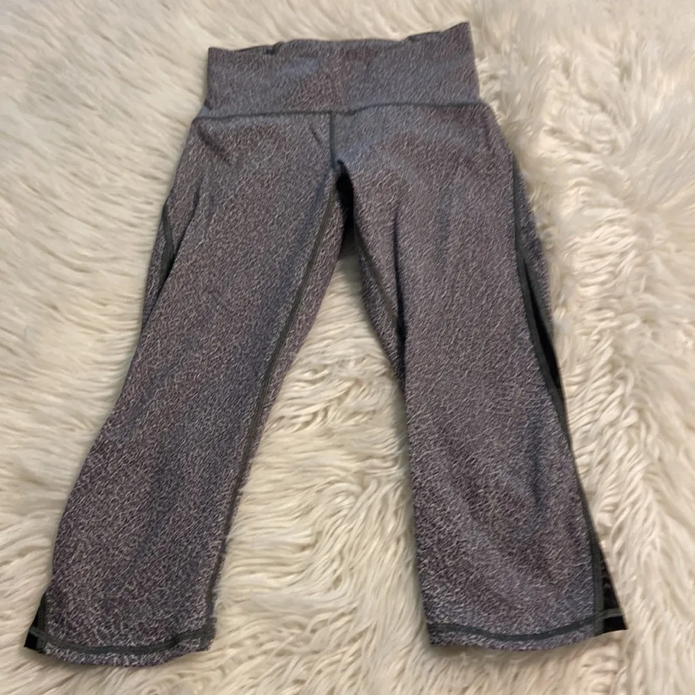 Lululemon Short Leggings size 4 used but good condition please see all photos - Image 8