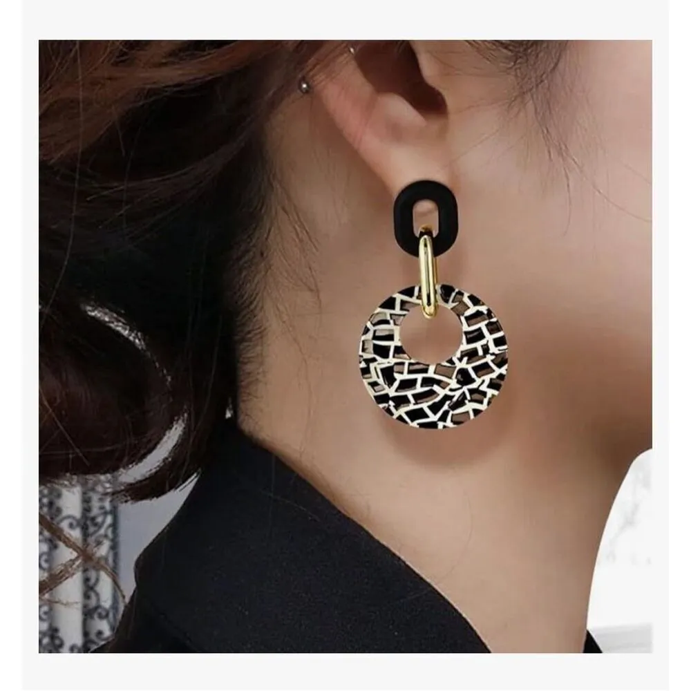 NEW Acrylic Leopard Earrings Resin Earrings 80’s Look Silver - Image 3