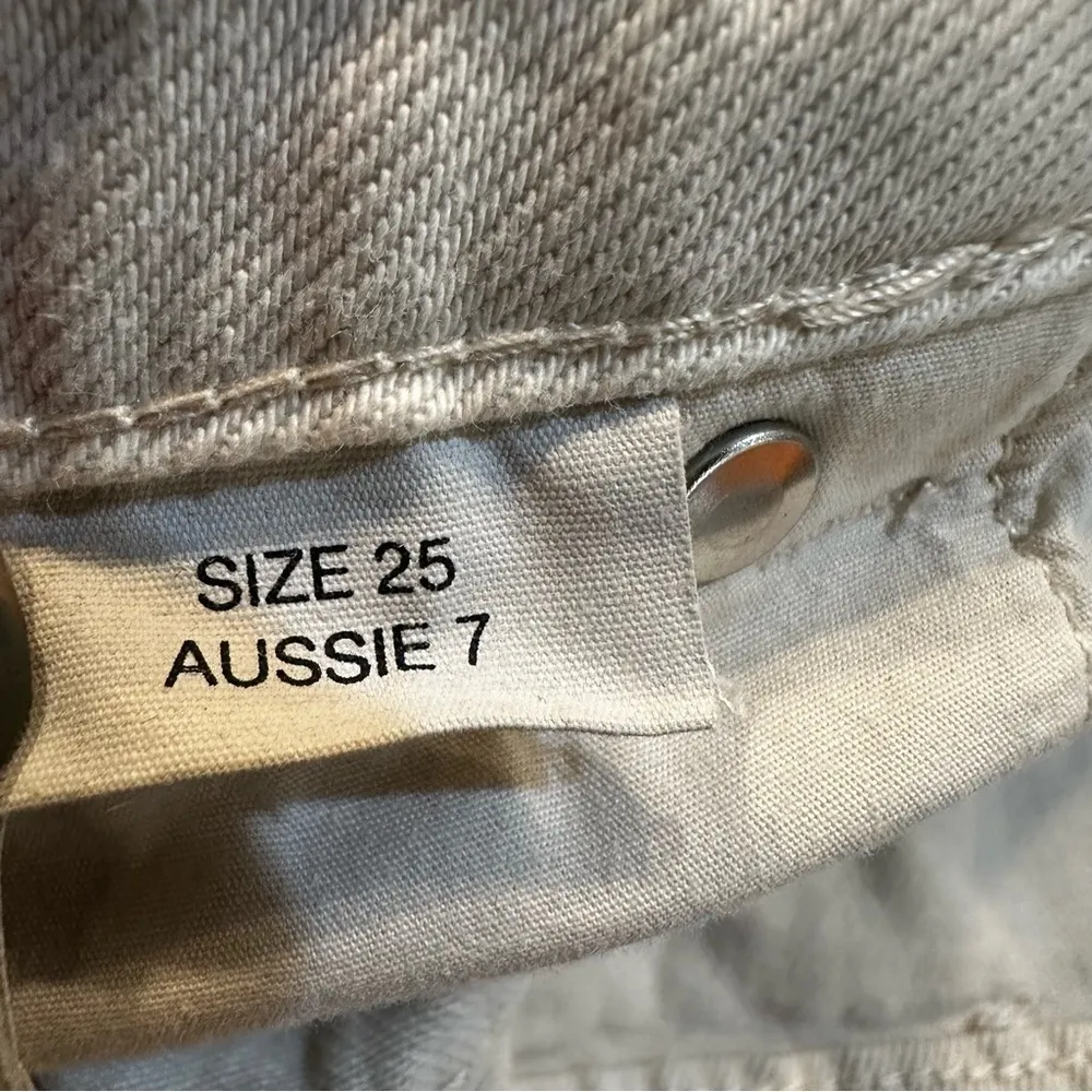 Rolla's Original Denim Short in Salt Raw Hem High Rise Size 25 White - Image 12